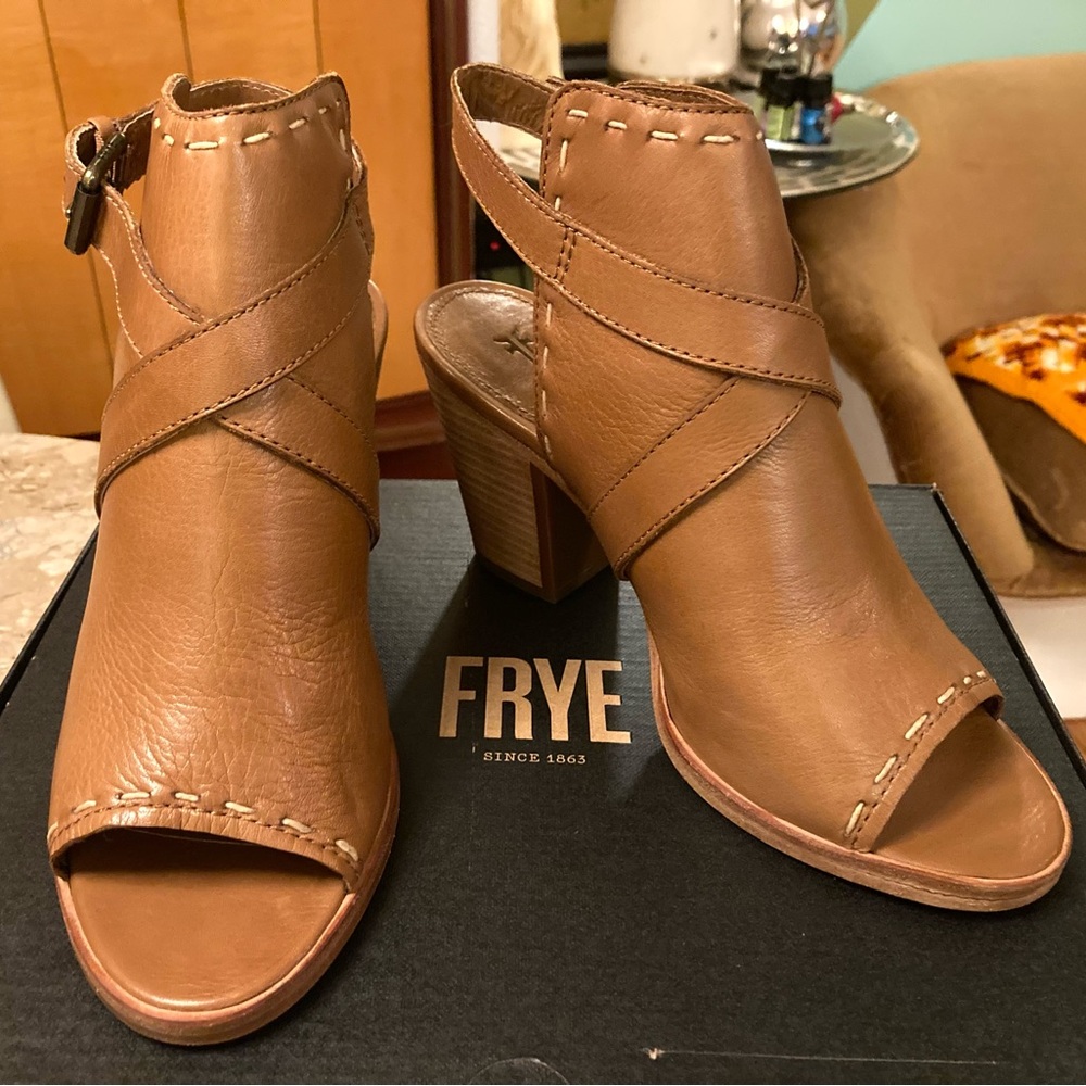 New Frye DANI PICKSTITCH SHIELD whiskey Heeled peep toe ankle Boots